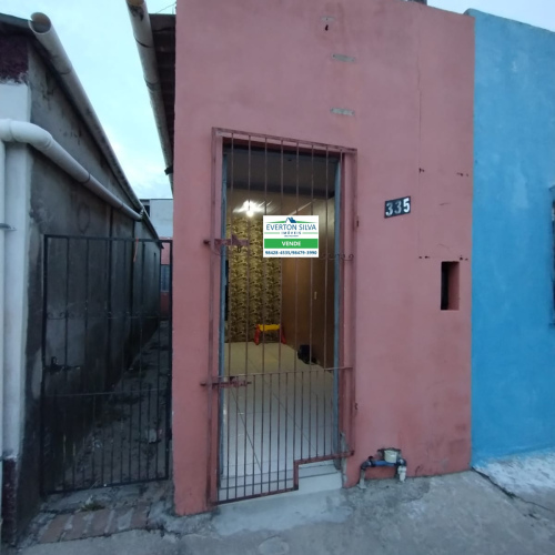 Casa na Rua Mário Pereira Leandro, 335